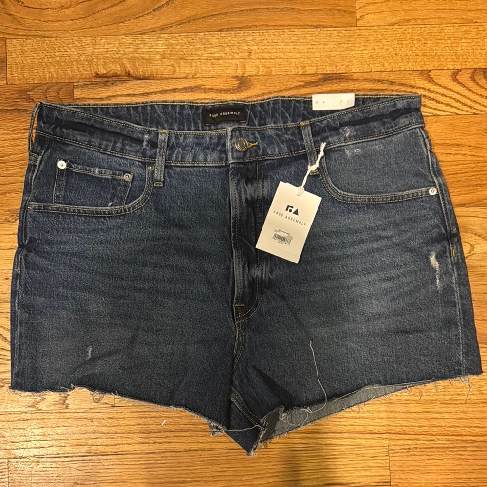 NWT FREE assembly 90s style cutoff Women's Blue Denim Shorts size 16